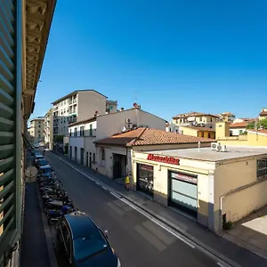 https://romito-apartment.it-tuscanyhotel.com