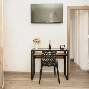 https://nice-centre-flat-modern-quiet-and-brand-new.fr-provencehotel.com