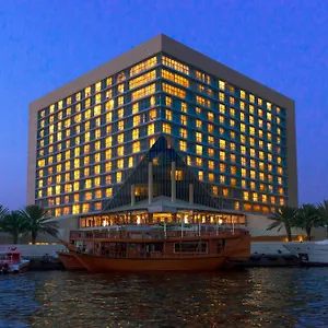 מלון Sheraton Creek & Towers